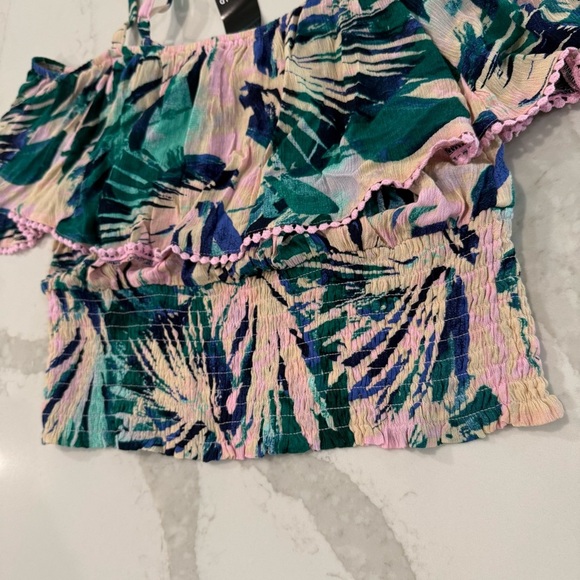 Torrid NWT Crinkle Gauze Cold Shoulder Top Womens 1 Pink/Green Tropical Palm - Picture 3 of 9